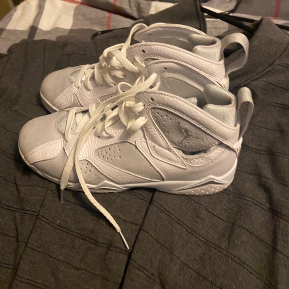 Jordan’s all white and grey size 6y - Picture 2 of 11